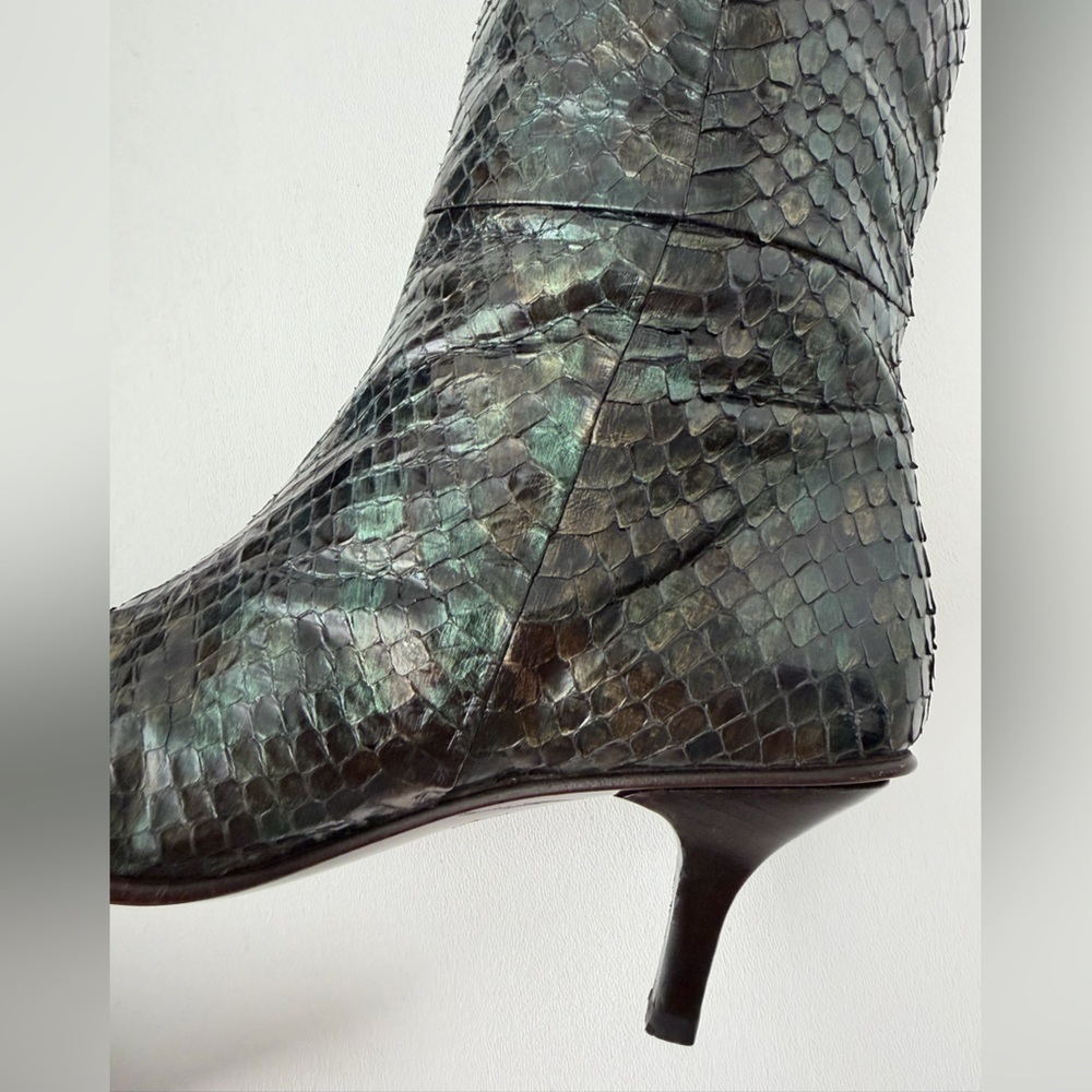 GUCCI | Tom Ford Runway Spring 1997 Iridescent Python Knee High Boots US 6.5 - Picture 9 of 16